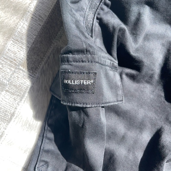 Hollister black cargo shorts - Picture 3 of 5